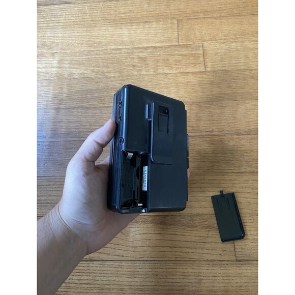 Sony Walkman WM-F2015 FM/AM Cassette Player Radio Parts Or Repair Not Tested - Picture 7 of 8